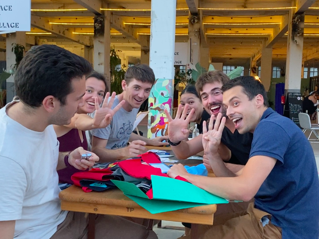 participants à l'escape game sac à dos